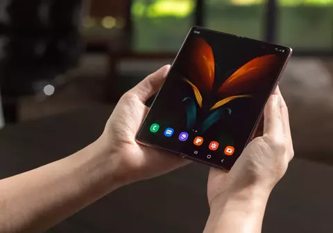 BLACK FRIDAY 2020 la eMAG. Telefoane Samsung la reducere. Cu cât poți cumpăra modelul Galaxy Z Fold 2 astăzi