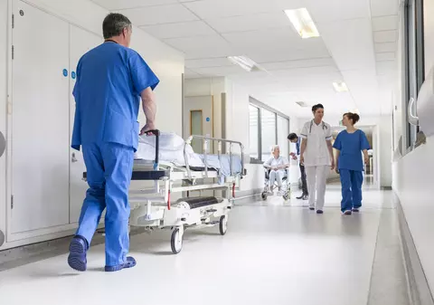 Și incompetența ucide. Semnate ca proiect în 2015, spitalele regionale pe bani europeni de la Cluj, Iași și Craiova nu vor fi gata înainte de 2026