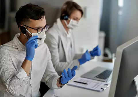 Cine răspunde la call center la DSP? Zeci de medici rezidenți, detașați fără forme legale. “Suntem amenințați că nu mai terminăm rezidențiatele, dacă nu venim!”