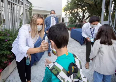 Adriana Nedelea LA FIX: Școala în pandemie, impactul psihologic asupra copiilor și părinților. Psihoterapeut: "Este important să transmitem copiilor că este în regulă să le fie frică"