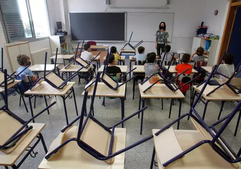 Tensiuni la debutul noului an școlar în Spania: din cauza epidemiei, mulți părinți vor să-și țină copiii acasă. Autoritățile îi amenință cu dosare penale