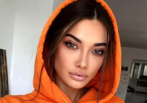 Ștefania Ivănescu, celebrul top model, a fost cerută în căsătorie de ziua ei. Cum arată inelul