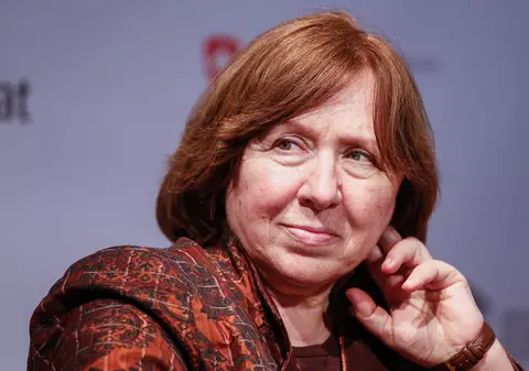 Svetlana Alexievici, laureată a premiului Nobel,  a părăsit Belarusul