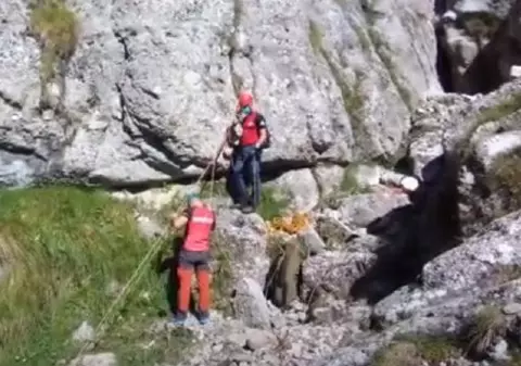 Un tânăr de 22 de ani, dispărut în luna iulie în Munții Bucegi, a fost găsit mort de salvamontiști