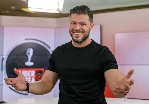 Ghinion pe plan profesional. „Părăsit” de Cătălin Cazacu, pentru alt post TV, Victor Slav trăiește din publicitatea făcută pe Instagram