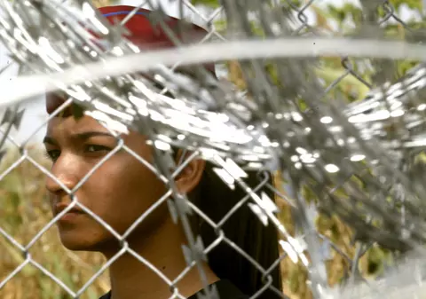 Mai multe ONG-uri denunţă histerectomii abuzive asupra imigrantelor într-un centru de detenţie din SUA