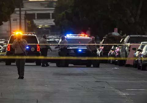 Polițiștii din Chicago, avertizați de FBI despre un “pact al crimei”. Bandele amenință că împușcă pe loc orice polițist care scoate arma în public!