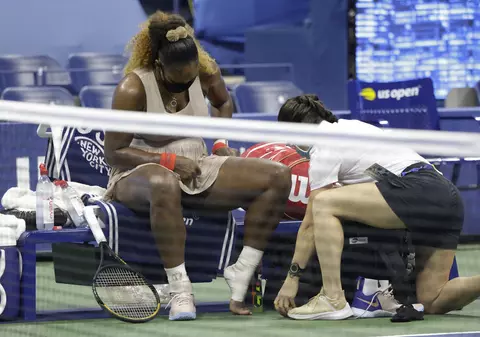 Serena Williams a fost eliminată în semifinalele US Open. Finala se joacă între Viktoria Azarenka și Naomi Osaka