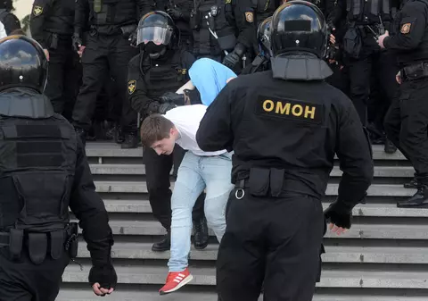 VIDEO | Noi proteste de amploare în Belarus, cu 100.000 de participanți. Poliția antirevoltă a arestat peste 250 de persoane