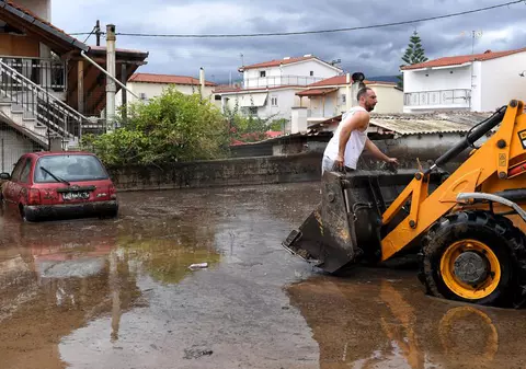 VIDEO. Grecia, devastată de ciclonul Ianos. Cel puţin două persoane şi-au pierdut viaţa, iar mai multe insule au rămas fără curent