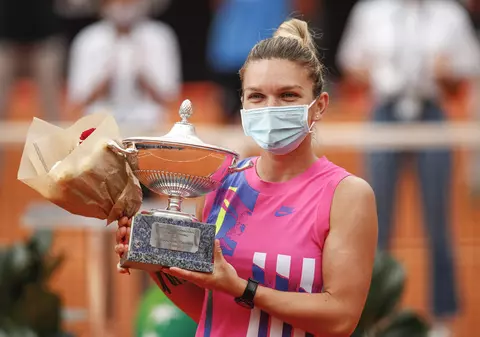 Simona Halep, campioană la Roma! Românca a învins-o pe Karolina Pliskova, care a abandonat în setul al doilea