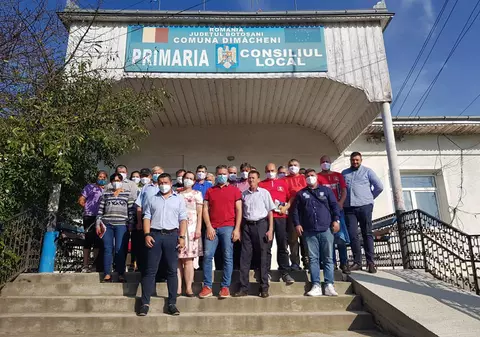 Un fost primar care a pierdut alegerile și-a făcut 35 de apropiați cetățeni de onoare, ca să nu mai plătească taxe și impozite