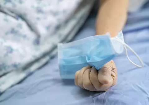 Coșmarul trăit de o tânără din Cluj care s-a chinuit două zile să-i găsească un loc în spital bunicii ei bolnave de COVID. ”Ne sunase să-și ia rămas bun”