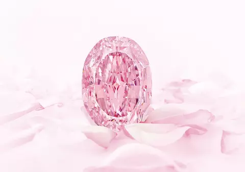 VIDEO | Un diamant roz extrem de rar, supranumit “Spiritul trandafirului”, va fi scos la licitație. La cât este evaluat
