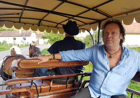 Despre serialul “Flavours of Romania” de pe Netflix. Cum să faci bani și faimă din prostia fudulă românească?