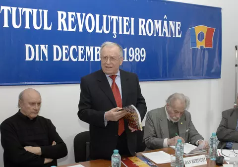 Senatul a votat pentru desființarea Institutului Revoluției Române, condus de Ion Iliescu