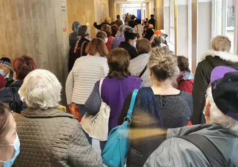 Aglomerația la ușa spitalului devine o imagine la ordinea zilei, iar unitățile medicale nu au soluții. Managerul Institutului Oncologic: „Mă apucă groaza că vine iarna”