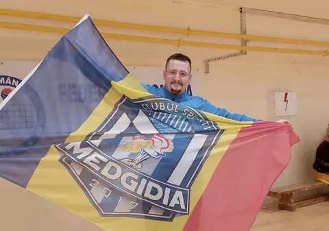 Procurorii din Medgidia au clasat cazul antrenorului de volei, calificând indicațiile de topless „că ai sâni frumoși pentru 13 ani” drept „sfaturi vestimentare”!