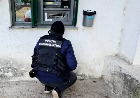 Poliția, despre hoții care au încercat să detoneze un bancomat în Vrancea: "Au acționat profesionist, și-au făcut 'studiile' în străinătate. Sunt cercetați și pentru fapte comise în afara granițelor"