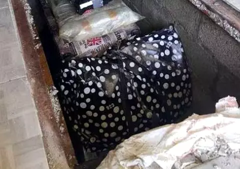Hoții români ai cărților vechi, în valoare de 2,5 milioane de lire sterline, condamnați la închisoare în Marea Britanie. Ce pedepse au primit
