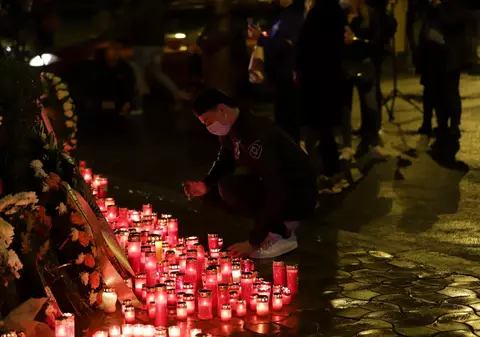 ”Nu uităm!”, marș în memoria victimelor din Colectiv. Supraviețuitor al incendiului: ”Statul român tot nu face nimic. El continuă să numere morți. Și atât!”