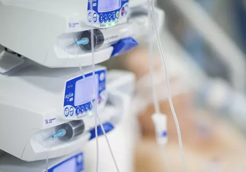 O doctoriță din Tg. Jiu plânge un pacient mort după ce se vindecase de Covid: “Copilul lui de un an îl va cunoaște doar din poze”