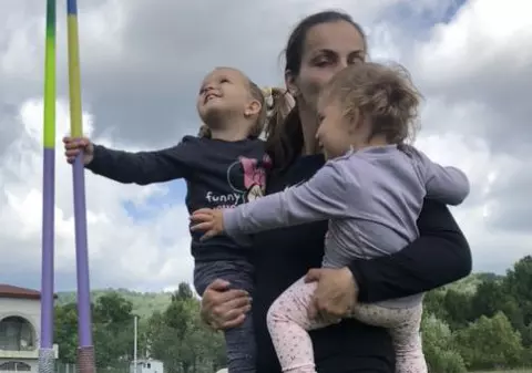 Aruncătoarea de suliță Eliza Oană, revelația Internaționalelor României: Încă o alăptez pe cea mică, iar soțul îmi spune: De unde atâta putere, când copiii te sorb de putere?