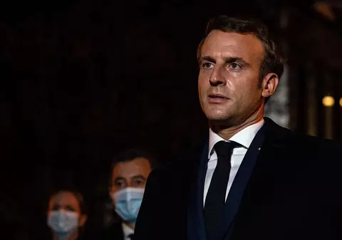 Emmanuel Macron, despre COVID-19: "Va exista până vara viitoare, cel puțin". Ce spun medicii francezi