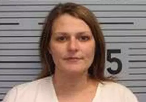 O femeie a fost condamnată la 20 de ani de închisoare, după ce l-a ucis pe violatorul care o amenința cu moartea