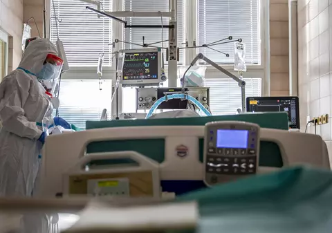 Bilanțul COVID-19 se menține ridicat în România. Peste 1.800 de cazuri noi la doar 13.770 de teste. Crește dramatic numărul deceselor