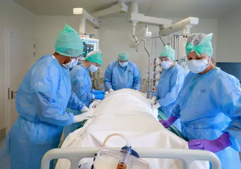 Cum reușesc familiile să obțină dosarul medical al celui decedat atunci când se lovesc de refuzul spitalelor