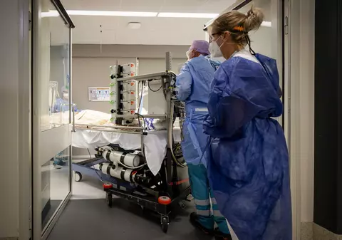 OMS anunță o nouă creștere îngrijorătoare a mortalității COVID în Europa. Cu 43% mai multe decese în doar 7 zile