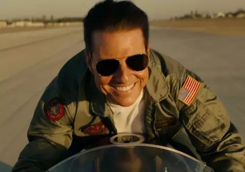 Geaca lui Tom Cruise din “Top Gun” și cizmele purtate de Julia Roberts în “Pretty Woman”, scoase la licitație