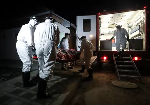 O morgă mobilă pentru decedații COVID, amplasată la Spitalul Victor Babeş din Timișoara