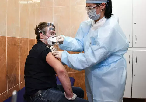 Johnson&Johnson a oprit testarea unui vaccin anti-COVID după ce un participant la testele clinice a făcut „o boală inexplicabilă”