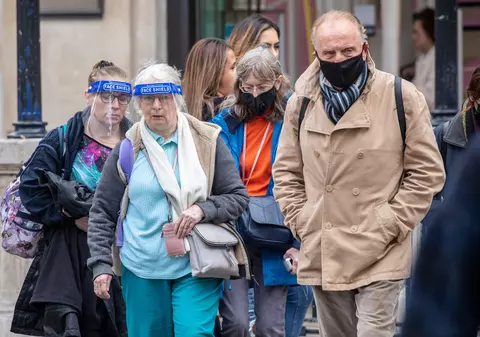 Restricțiile dure sunt "absolut necesare" pentru a salva viețile oamenilor, avertizează OMS