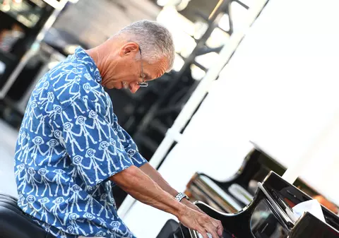 Unul dintre cei mai mari pianiști de jazz, Keith Jarrett, anunță că nu mai poate cânta. “Am fost paralizat”