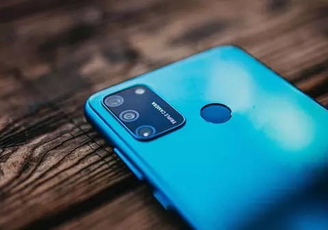 Huawei vrea să vândă brandul de telefoane Honor. Trei companii, tot chinezești, ar putea fi interesate de afacere