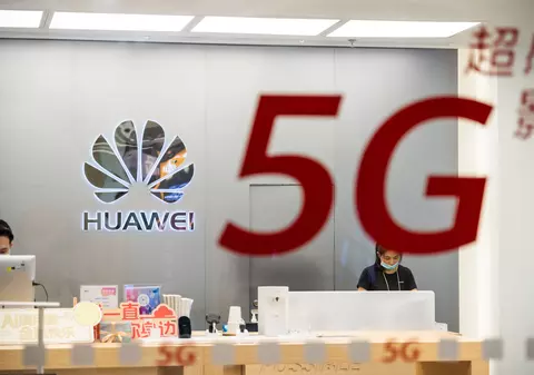 Stațiile 5G produse de Huawei au 30% dintre componente din SUA. Cum au păcălit chinezii sancțiunile americane