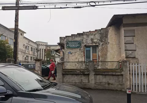 Cum justifică CJ Dolj că sediul IML Craiova, care stă să cadă, nu a fost băgat în reparații. Directoarea spunea că renovarea e promisă de 5 ani