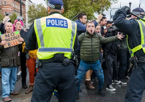 Britanicii care se vor autoizola din cauza Covid ar putea fi recompensați cu câte 500 de lire
