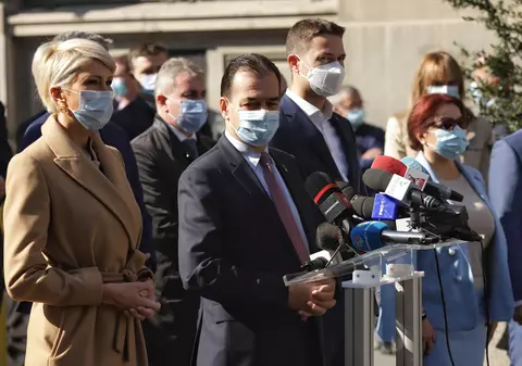 VIDEO | PNL a depus semnăturile de susţinere pentru candidaţii liberali la alegerile parlamentare. Ludovic Orban: “PSD nu a murit. PSD se zvârcolește”