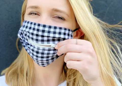 Asociaţia Pro Consumatori: Una din cinci măşti de protecţie folosită de români este mască fashion. Nu protejează împotriva Covid-19