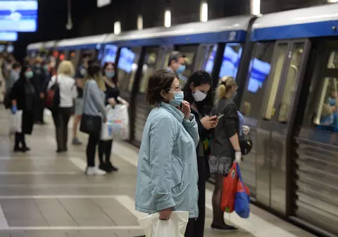 Avarie la o conductă de apă în București. Accesul la stația de metrou Academia Militară, afectat parțial