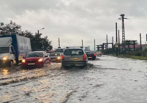 VIDEO | Furtuni puternice și grindină în Satu Mare. Străzi inundate și trafic blocat în Timișoara