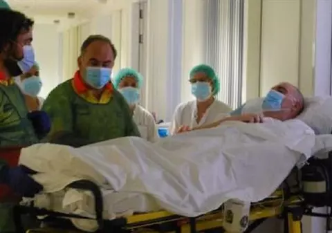 Pacientul care a stat aproape 6 luni la Terapie Intensivă, cu COVID, în Spania, a murit la o lună după ce fusese externat
