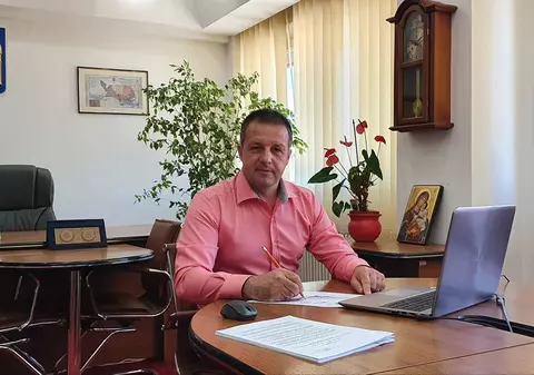 Primarul Brăilei, după decizia care elimină obligativitatea purtării măştii în oraş: “Fără mască în Brăila!!! Decât o viață slugă, mai bine 4 ani vultur!!!”