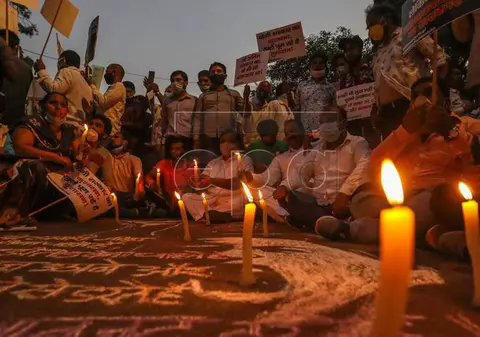 O fetiță de 6 ani a murit după ce a fost violată, în India. Cazul a dus la proteste de masive în toată țara