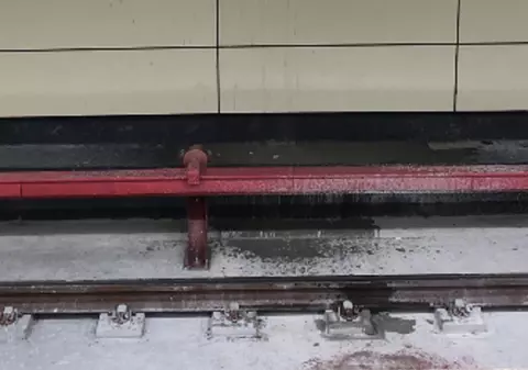 VIDEO | O nouă problemă la metroul din Drumul Taberei. Curge apa și din tavanul stației "Râul Doamnei"