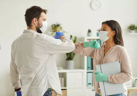 Un supercomputer japonez a simulat modul de răspândire a COVID în încăperi. Concluzia s-ar putea dovedi crucială în această iarnă